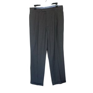 Roundtree & Yorke Gray Dress Pants with Pleats and Cuffs